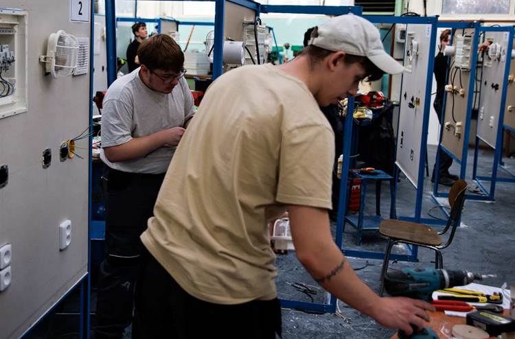 Elektrikáři na soutěži a veletrhu Ampér 2025