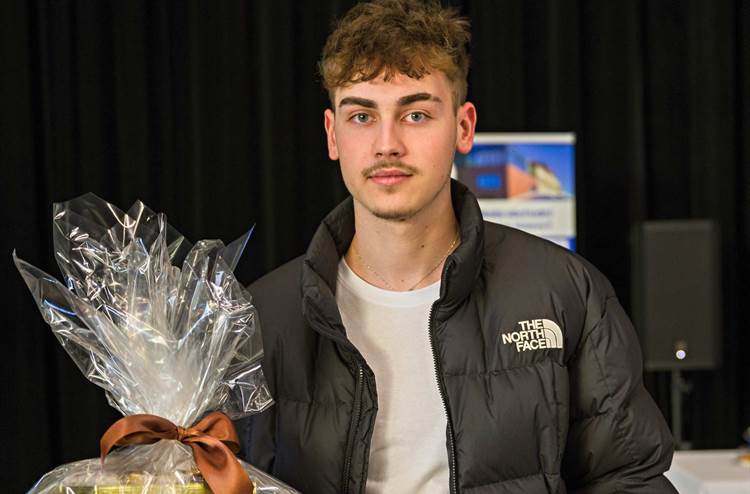 Úspěch našich žáků v celostátní soutěži v dárkovém balení 