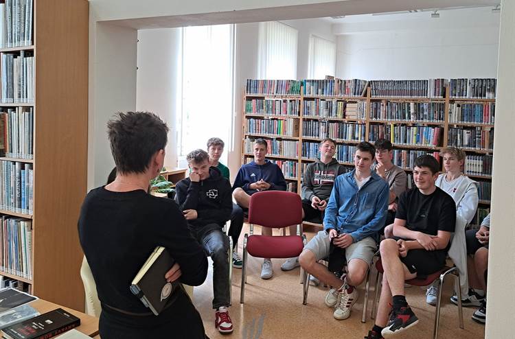 Mezi regály aneb Knihovna jako centrum zážitků i vzdělávání 