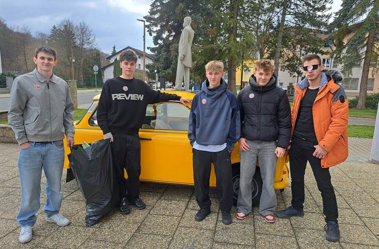 Letovice prokoukly: Žáci vyrazili do ulic v rámci akce Ukliďme Česko 2026