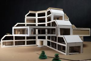Modely národní knihovny z lepenky od prváků stavařů